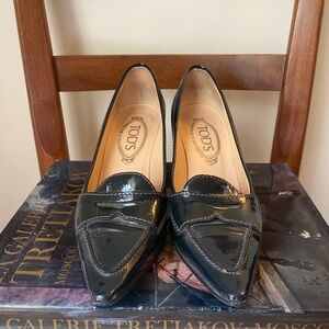 Tod’s patent leather kitten heel dark Navy